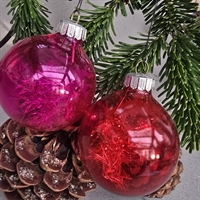 klar-rød-pink-julekugle-glimmer-indeni-glas-juletræskugler
